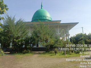Istana Tanpa Karpet Merah: Hijrahnya Para Nakal di Malam Pertama Ramadhan