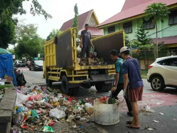 Ketimpangan Nilai Kerja: Membandingkan Gaji Petugas Kebersihan di Amerika Serikat dan UMR Jakarta