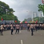 Aksi BEM SI di Hardiknas, Jalan Medan Merdeka Selatan Ditutup
