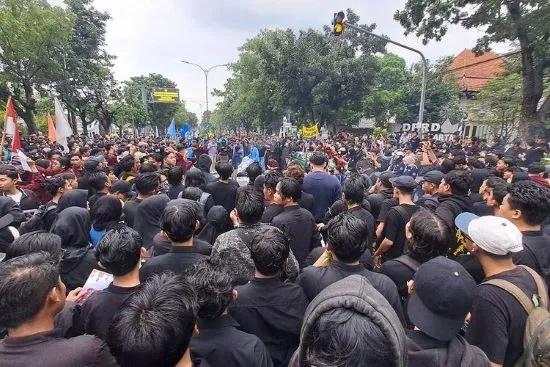 Rakyat Melawan! - Fusilat News