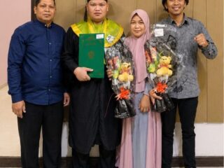 Ijazah Itu Milik Banyak Orang: Ketika Perjuangan Kuliah Seorang Disabilitas Menjadi Perjuangan Sebuah Keluarga